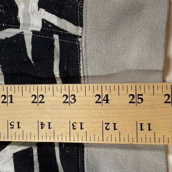 Nike Men’s Medium Gray Hoodie Black Logo Repeat Print Pullover Sweatshirt - Picture 6 of 7